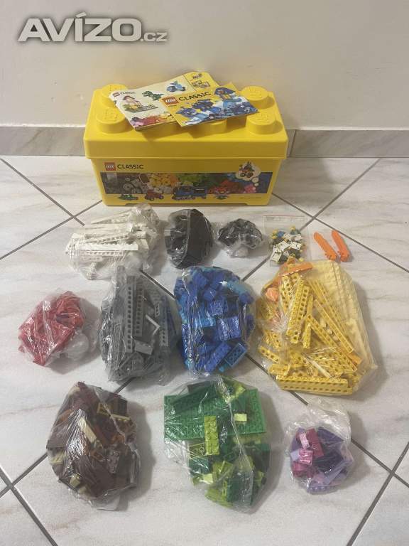 Foto inzerátu Lego box 940 dílků.