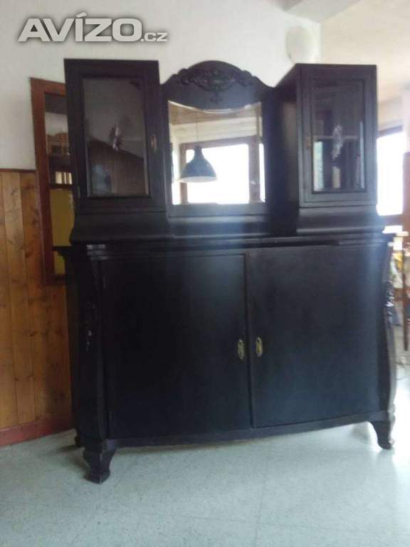 Sekretář starožitný.