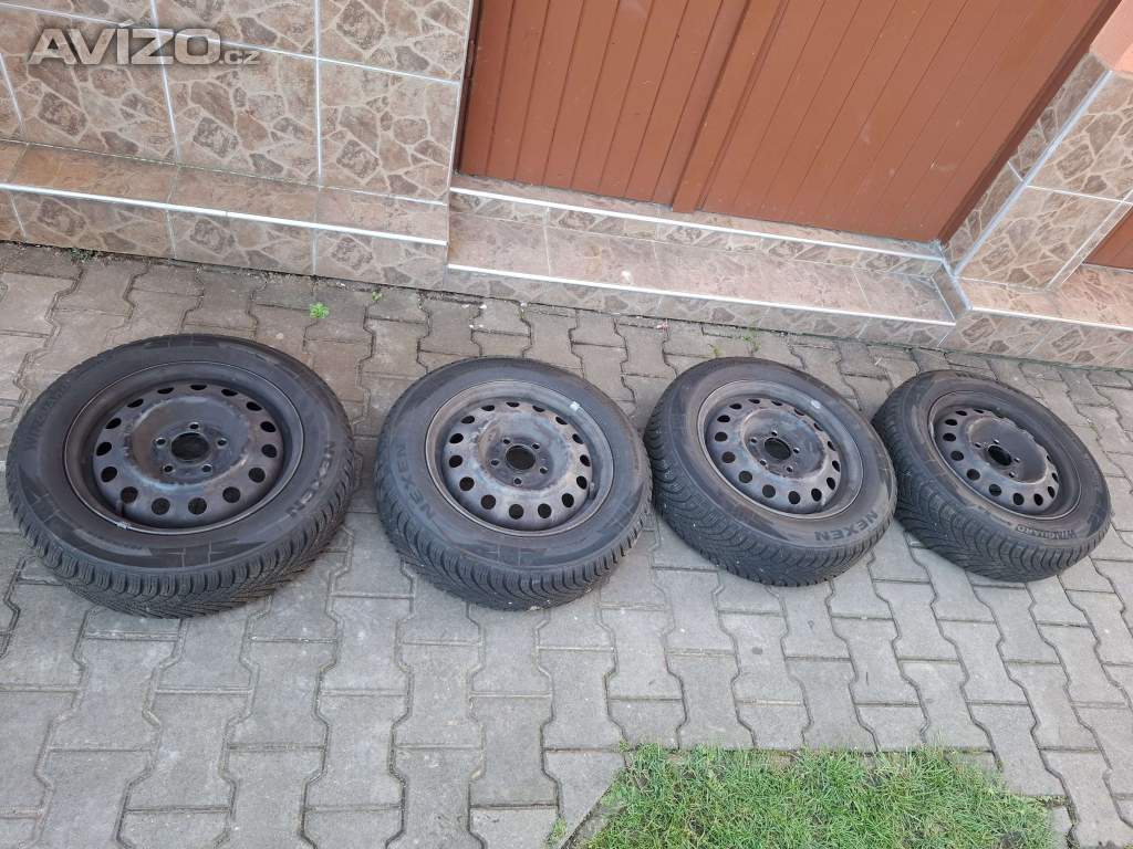 prodám pneumatiky na discích  na KIU nebo Hyundai