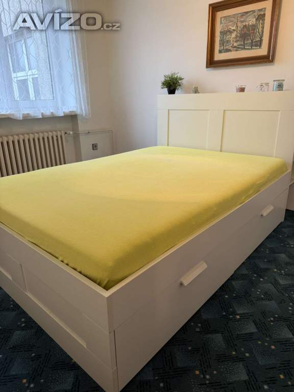 Postel s matrací a úložným prostorem
