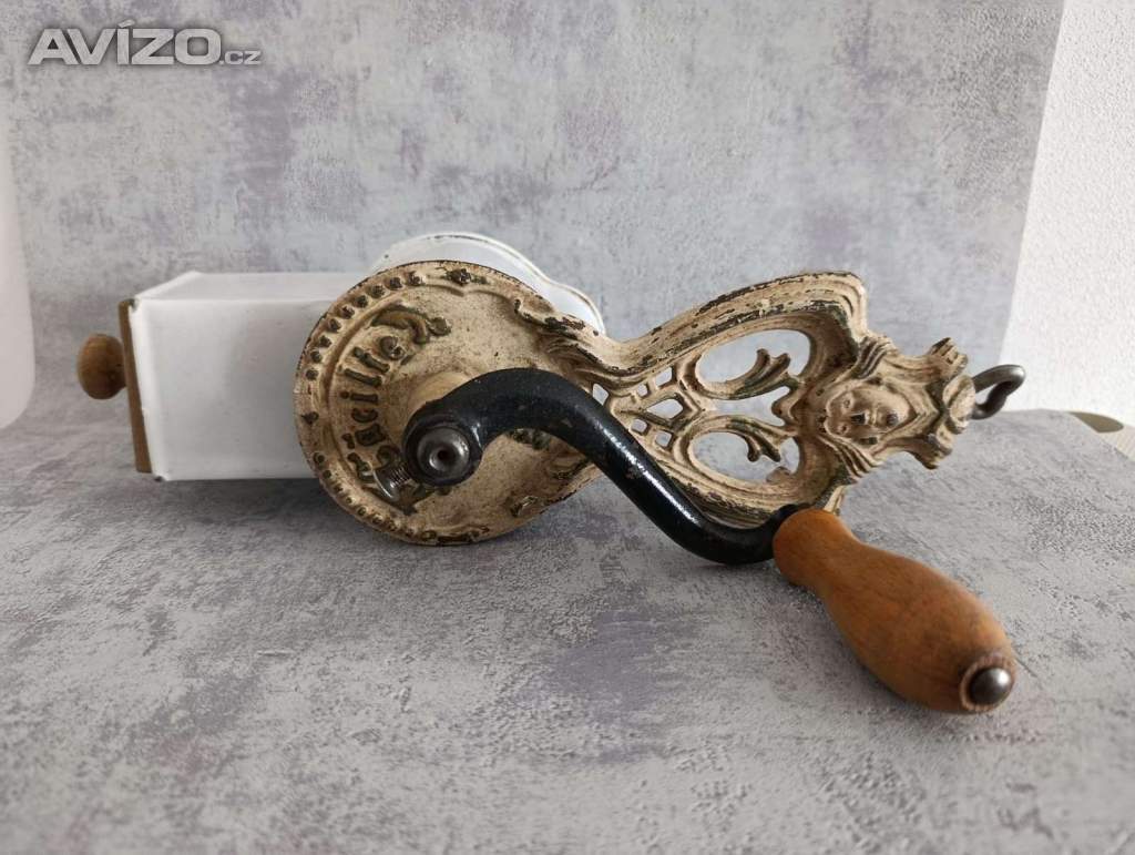 Foto inzerátu Velmi starý krásný zdobený mlýnek na strouhanku JUGENDSTIL