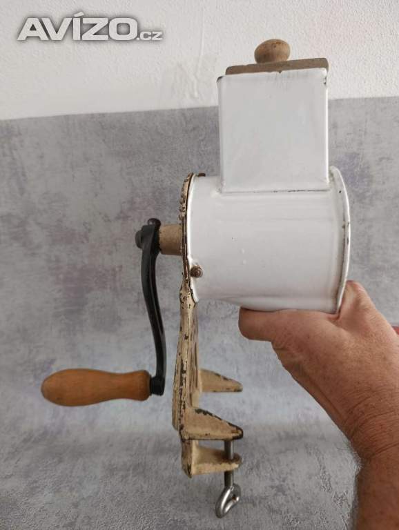 Foto inzerátu Velmi starý krásný zdobený mlýnek na strouhanku JUGENDSTIL