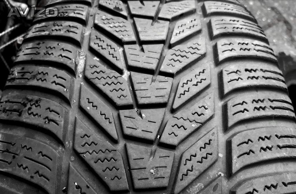 Po 2ks zimních pneu 235/45 R18: