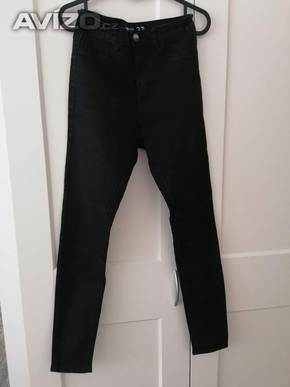 Foto inzerátu Oblečení na slečnu