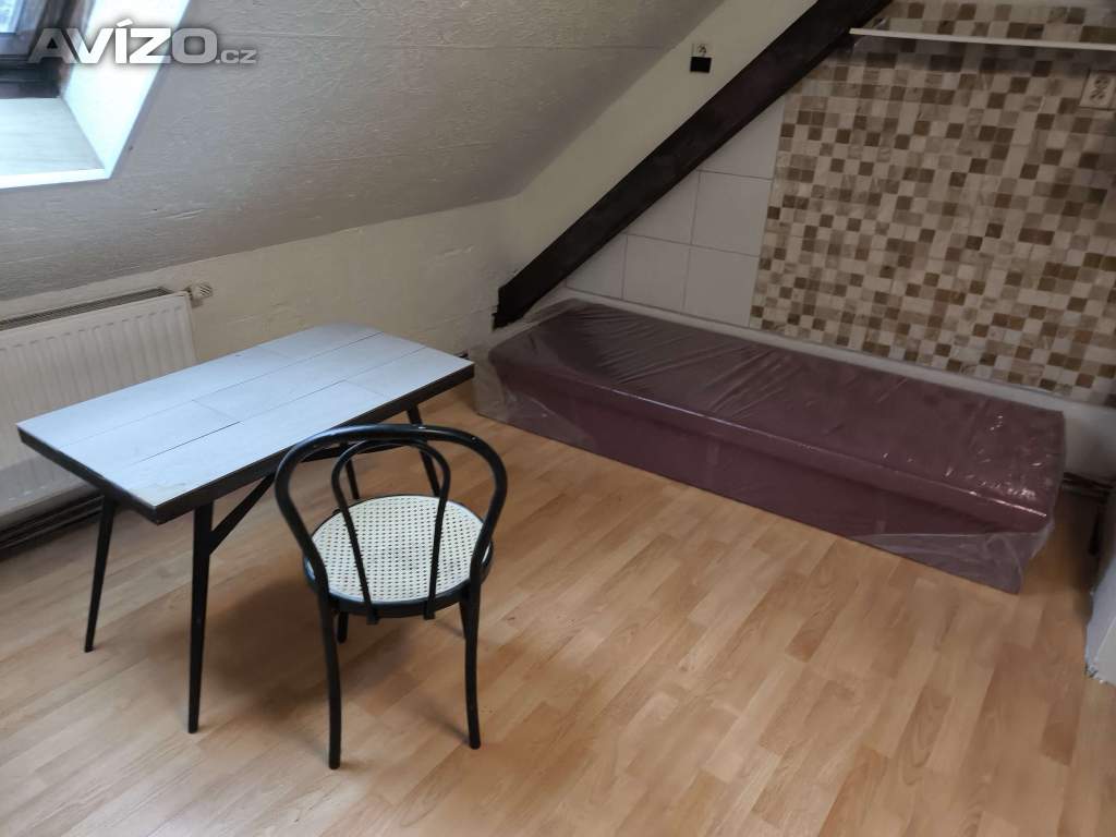 Pronájem neprůchozího pokoje