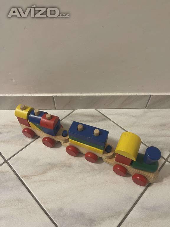 Foto inzerátu Dřevěný vláček s kostkami.