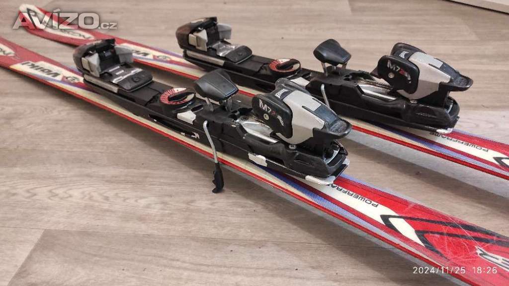 Foto inzerátu Prodám lyže, boty, hůlky