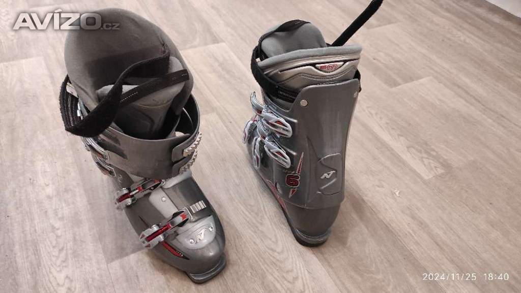 Foto inzerátu Prodám lyže, boty, hůlky
