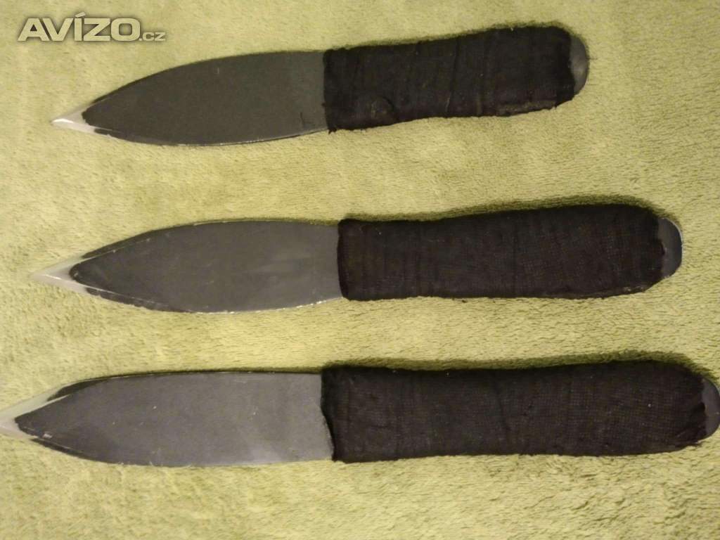 3 KUSY VRHACÍCH NOŽŮ COLD STEEL