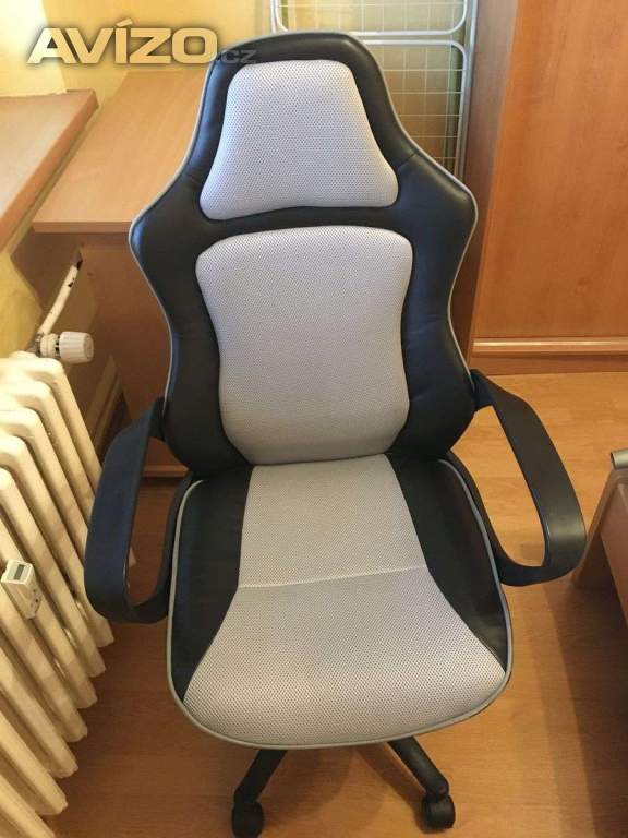 Kancelářská židle s opěrkami