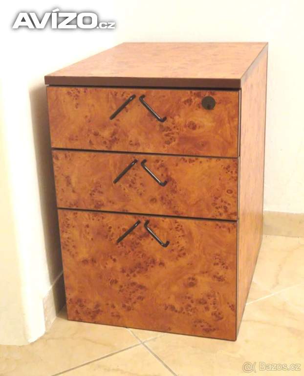 Foto inzerátu Uzamykatelná komoda v bezvadném stavu. bez poškození.