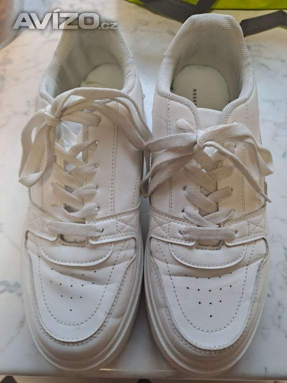 Foto inzerátu Dámské botasky vel. 39 zn. Reserved 