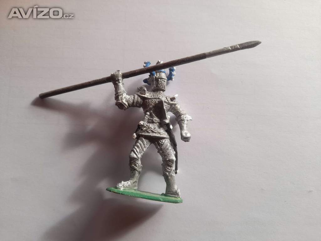 Foto inzerátu Cínové figurky - vojáčci, indiáni, rytíři a další