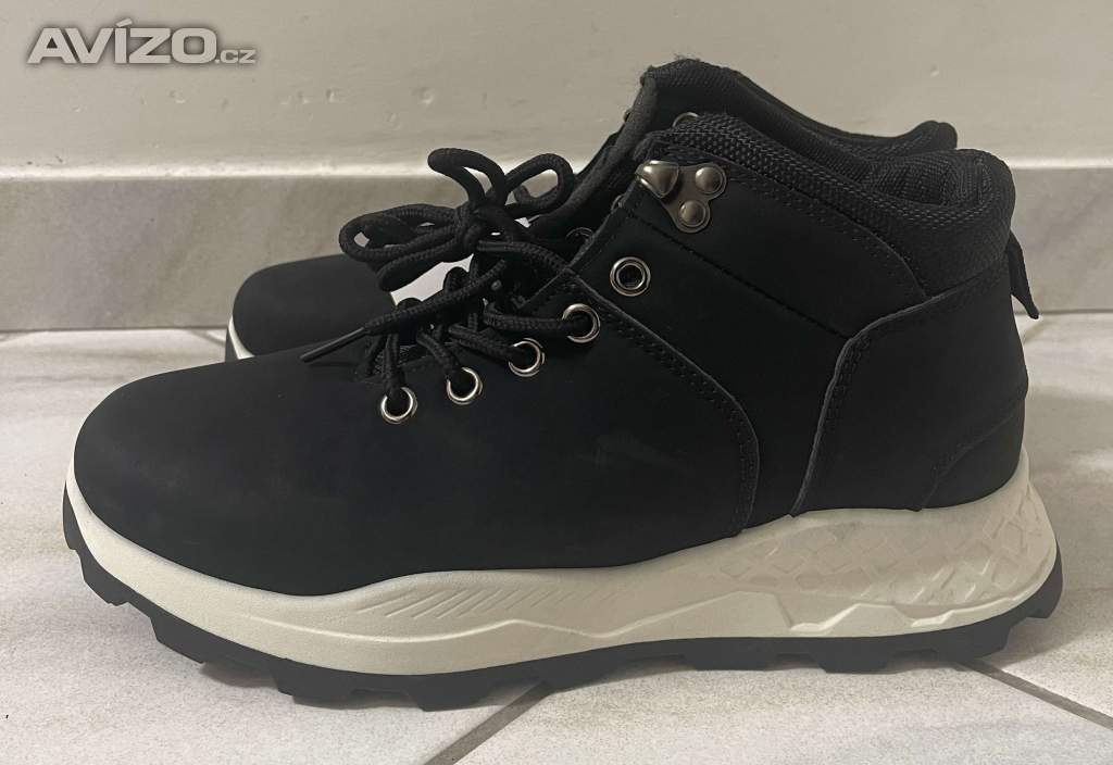 Foto inzerátu Nové kotníkové boty.