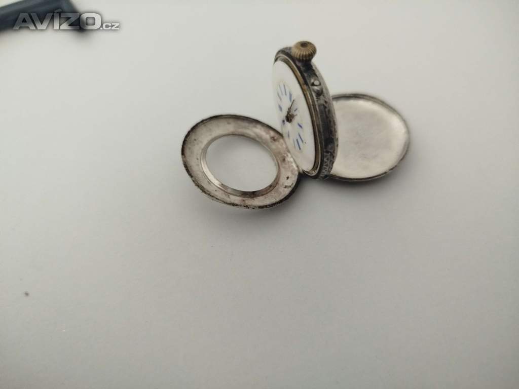Foto inzerátu Staré stříbrné hodinky (Jeptišky)
