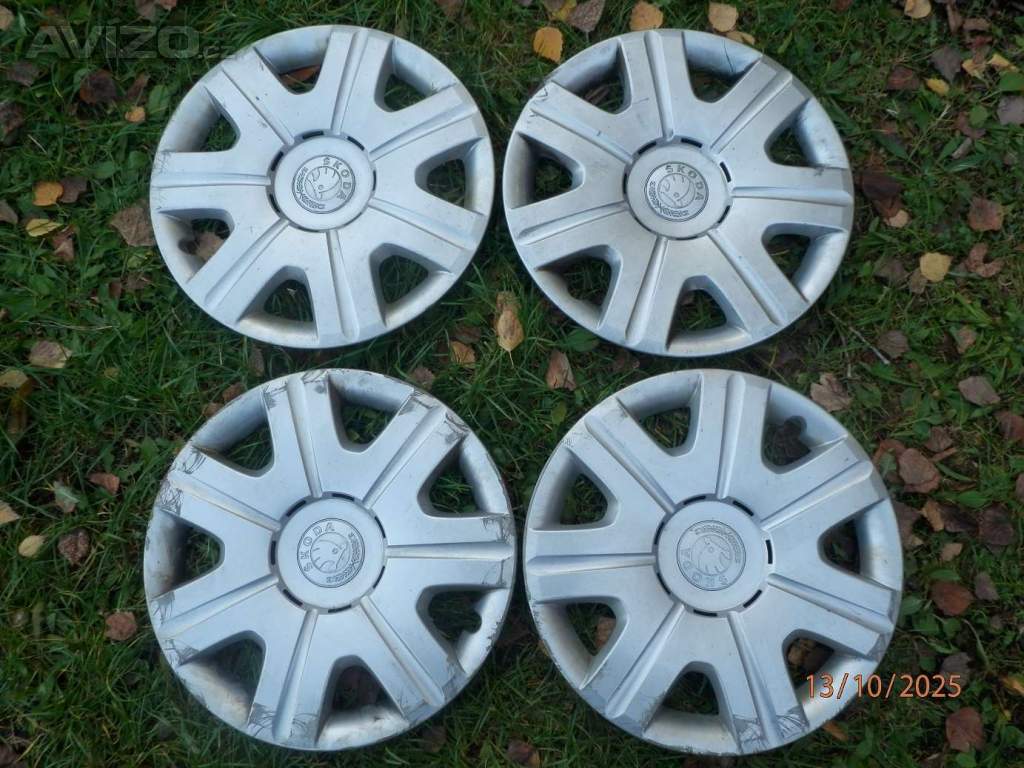 Foto inzerátu 4x Originál poklice kol na ŠKODA FABIA 2  14tky. cena:800kč všechny.