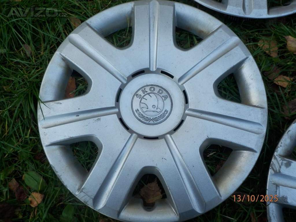 Foto inzerátu 4x Originál poklice kol na ŠKODA FABIA 2  14tky. cena:800kč všechny.