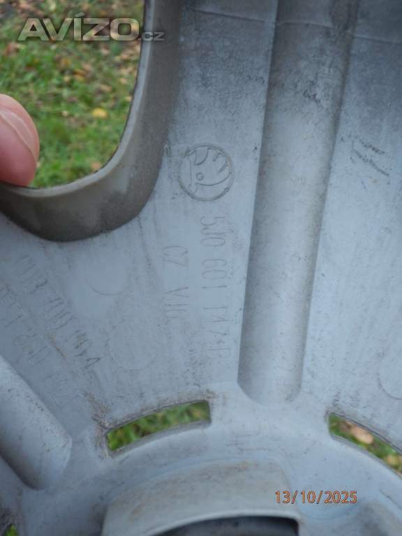 Foto inzerátu 4x Originál poklice kol na ŠKODA FABIA 2  14tky. cena:800kč všechny.