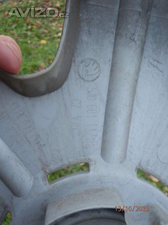 Foto inzerátu 4x Originál poklice kol na ŠKODA FABIA 2  14tky. cena:800kč všechny.