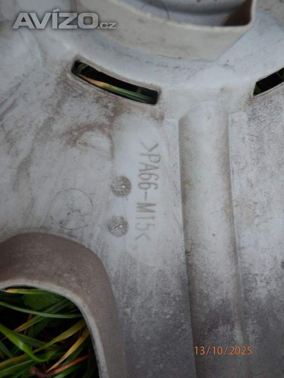 Foto inzerátu 4x Originál poklice kol na ŠKODA FABIA 2  14tky. cena:800kč všechny.