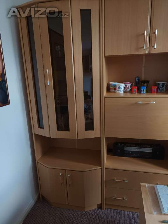 Prosklenná skříň