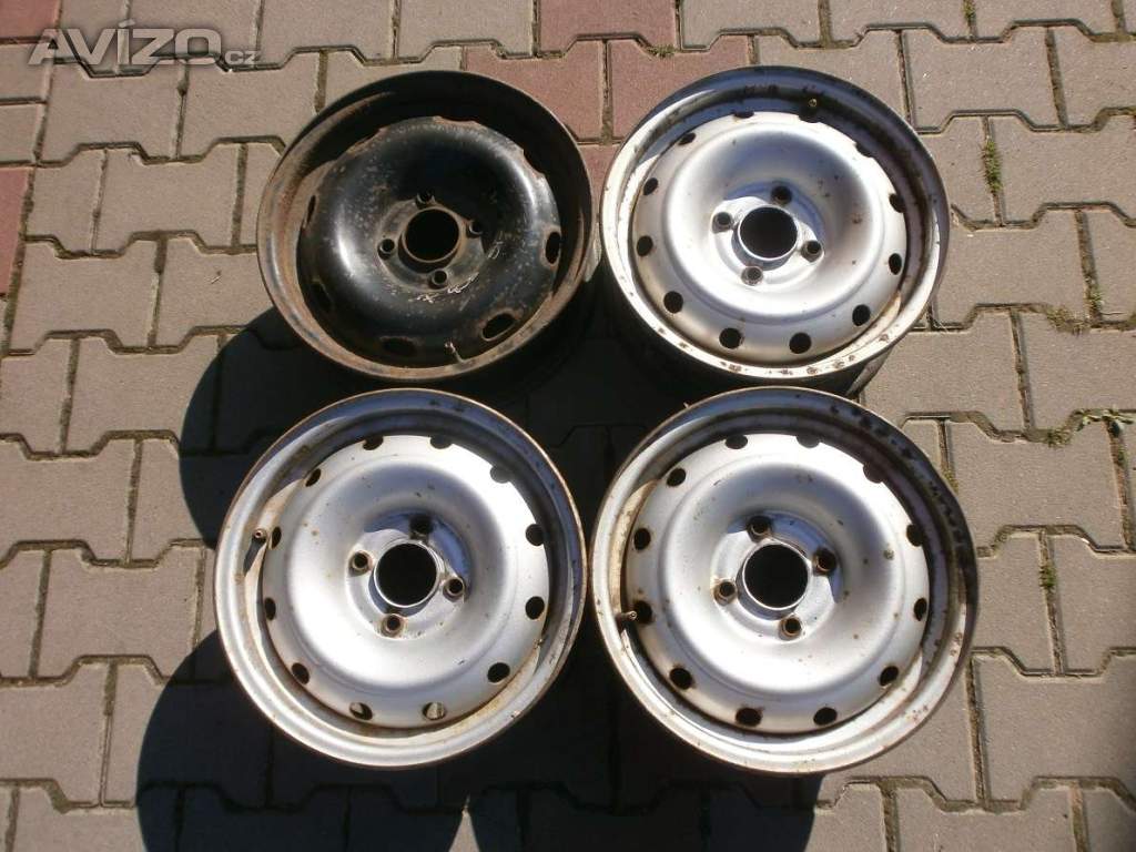 4xPlechové disky na FORD velikost 14tky. cena za všechny je :200kč.