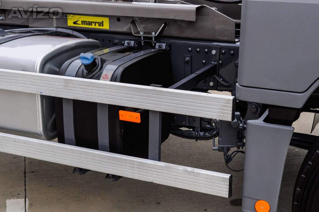 Foto inzerátu MERCEDES AXOR 1829 / 18T HÁKOVÝ NOSIČ KONTEJNERŮ EU5