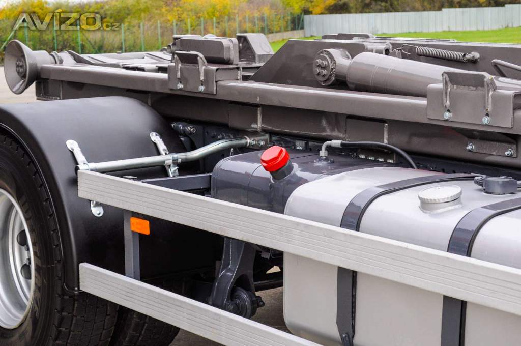 Foto inzerátu MERCEDES AXOR 1829 / 18T HÁKOVÝ NOSIČ KONTEJNERŮ EU5