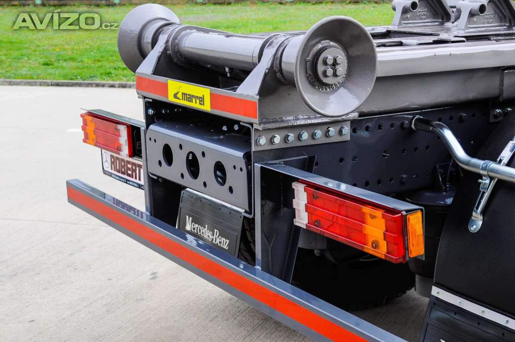 Foto inzerátu MERCEDES AXOR 1829 / 18T HÁKOVÝ NOSIČ KONTEJNERŮ EU5