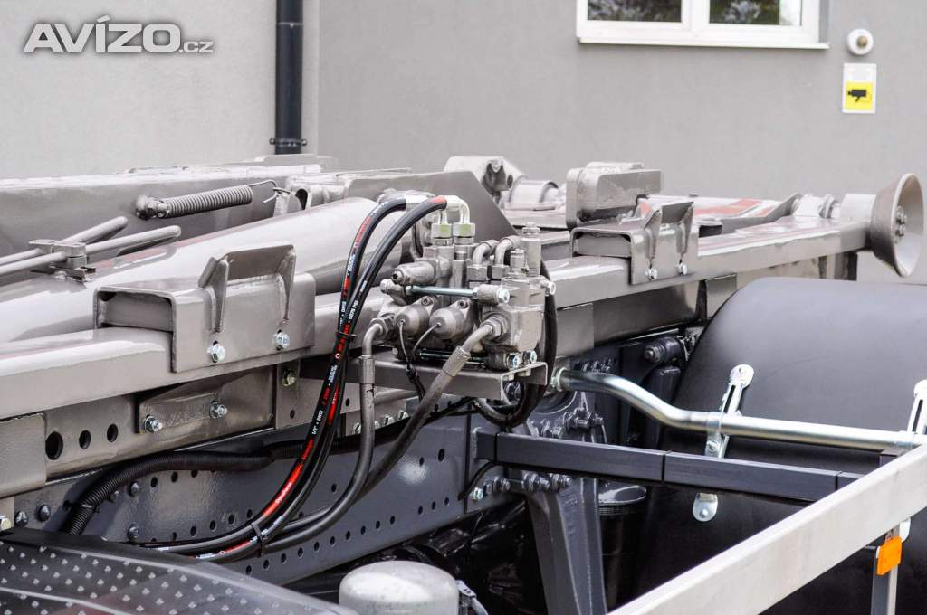 Foto inzerátu MERCEDES AXOR 1829 / 18T HÁKOVÝ NOSIČ KONTEJNERŮ EU5