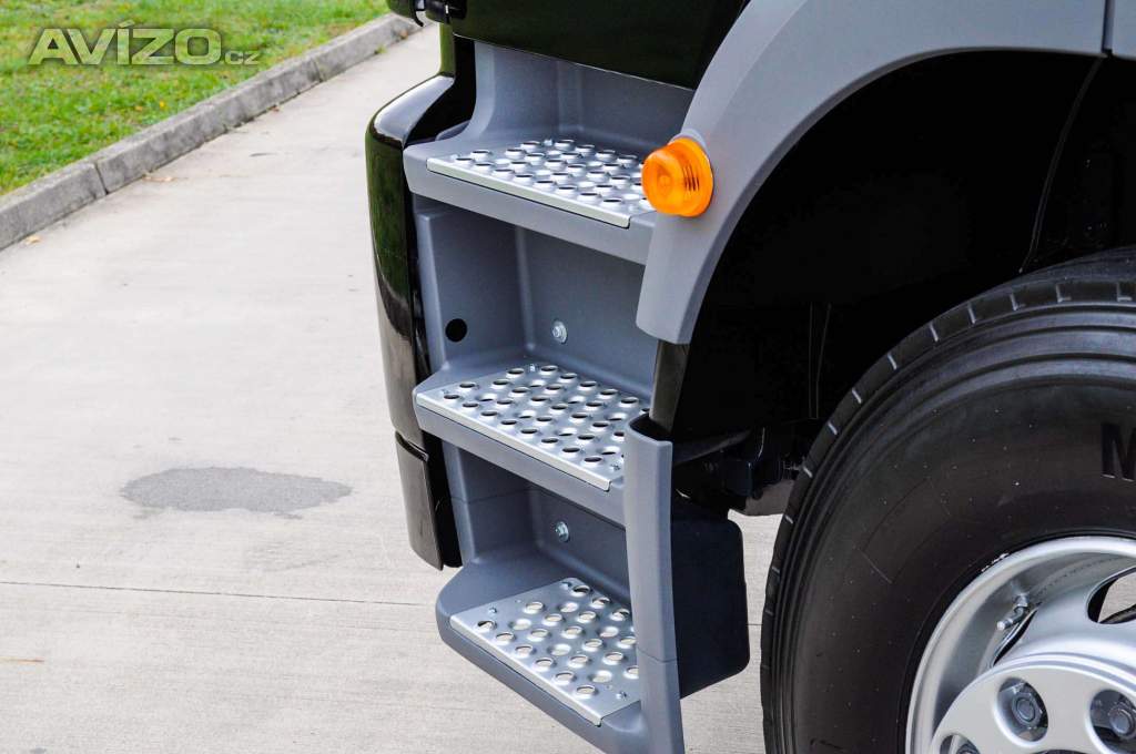 Foto inzerátu MERCEDES AXOR 1829 / 18T HÁKOVÝ NOSIČ KONTEJNERŮ EU5