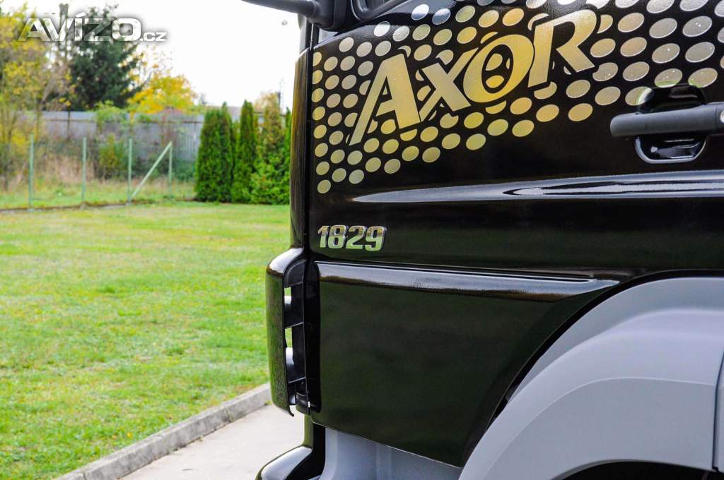 Foto inzerátu MERCEDES AXOR 1829 / 18T HÁKOVÝ NOSIČ KONTEJNERŮ EU5