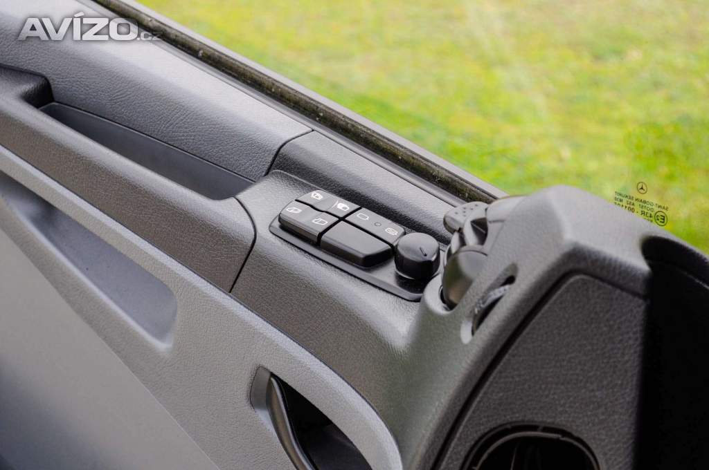 Foto inzerátu MERCEDES AXOR 1829 / 18T HÁKOVÝ NOSIČ KONTEJNERŮ EU5