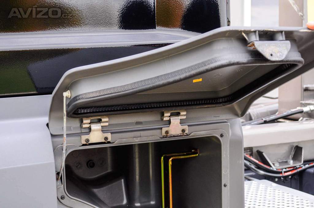 Foto inzerátu MERCEDES AXOR 1829 / 18T HÁKOVÝ NOSIČ KONTEJNERŮ EU5