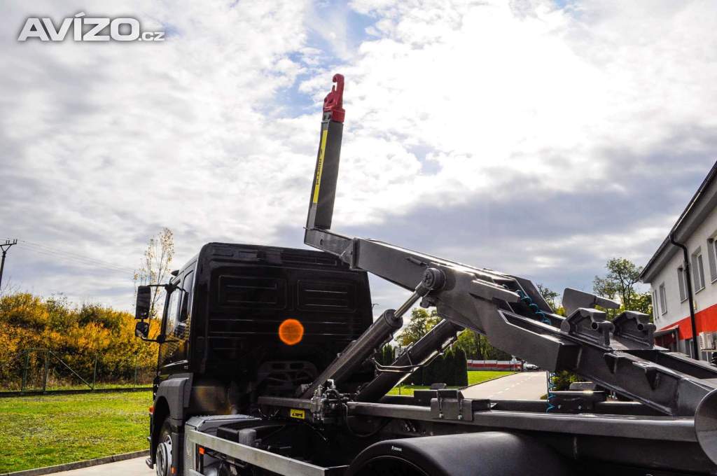 Foto inzerátu MERCEDES AXOR 1829 / 18T HÁKOVÝ NOSIČ KONTEJNERŮ EU5