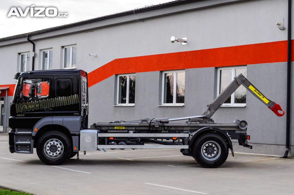 Foto inzerátu MERCEDES AXOR 1829 / 18T HÁKOVÝ NOSIČ KONTEJNERŮ EU5