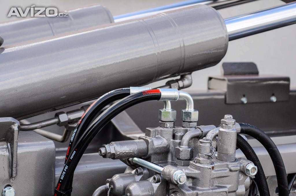 Foto inzerátu MERCEDES AXOR 1829 / 18T HÁKOVÝ NOSIČ KONTEJNERŮ EU5