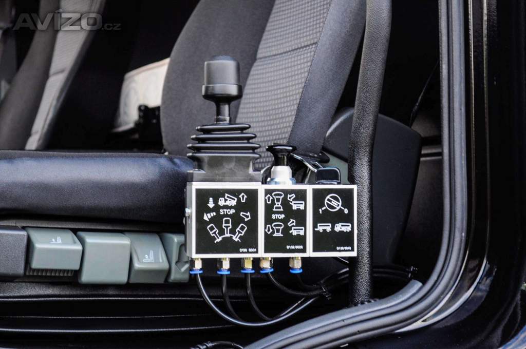 Foto inzerátu MERCEDES AXOR 1829 / 18T HÁKOVÝ NOSIČ KONTEJNERŮ EU5