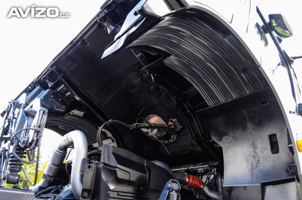 Foto inzerátu MERCEDES AXOR 1829 / 18T HÁKOVÝ NOSIČ KONTEJNERŮ EU5