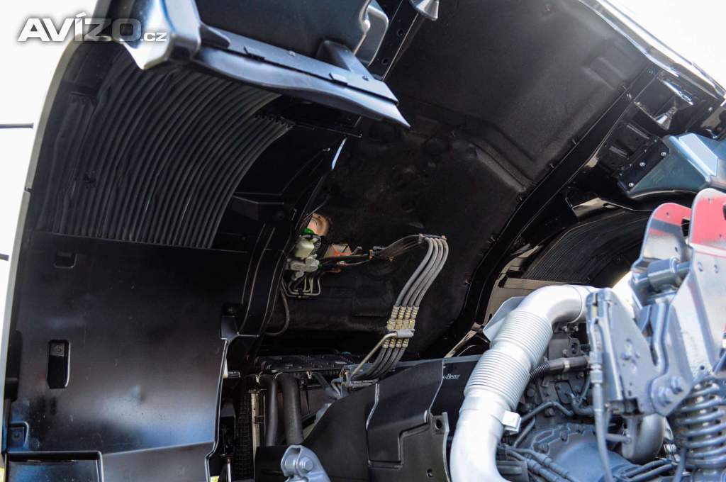 Foto inzerátu MERCEDES AXOR 1829 / 18T HÁKOVÝ NOSIČ KONTEJNERŮ EU5