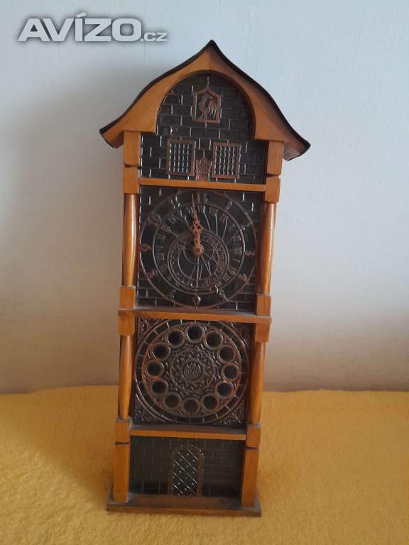 Prodám nástěnné hodiny ve tvaru pražského orloje