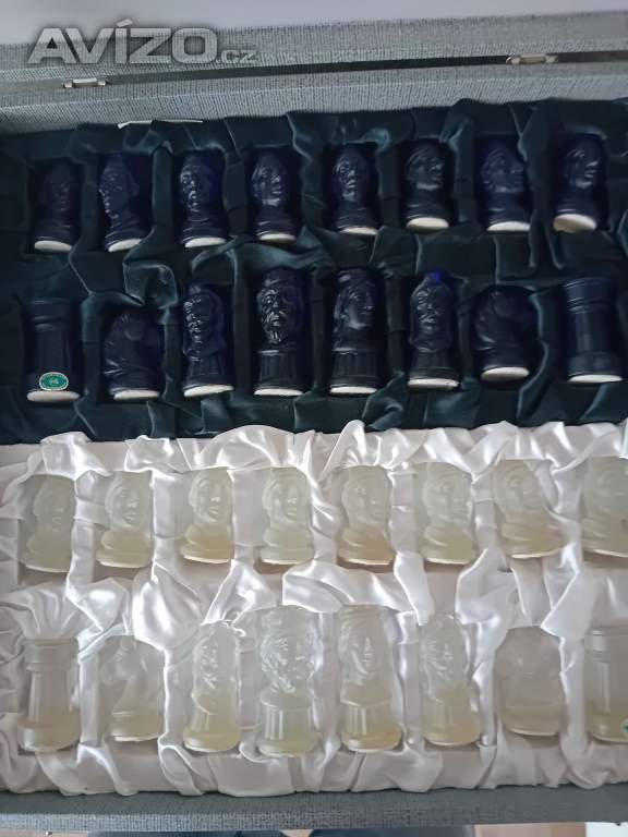 Starožitné porcelánové šachy