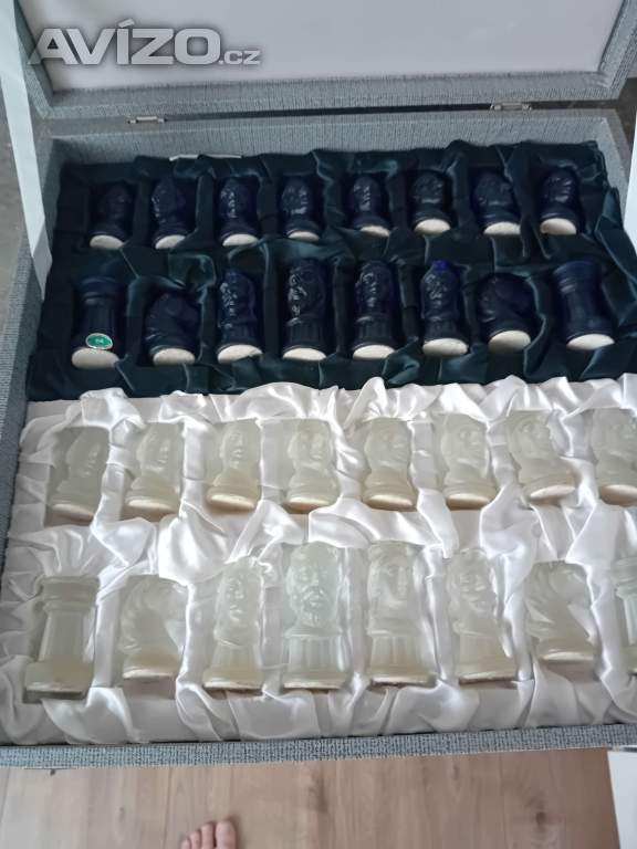 Foto inzerátu Starožitné porcelánové šachy