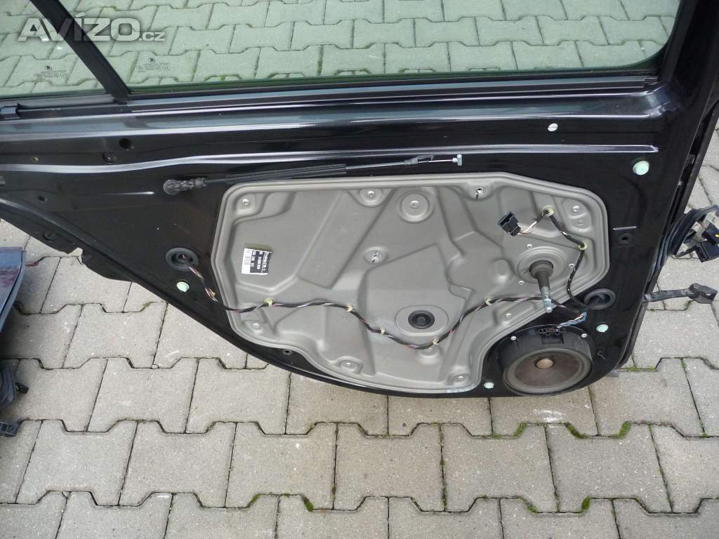 Foto inzerátu ŠKODA OCTÁVIA 2 COMBI - DVEŘE,tapce,zrcátko