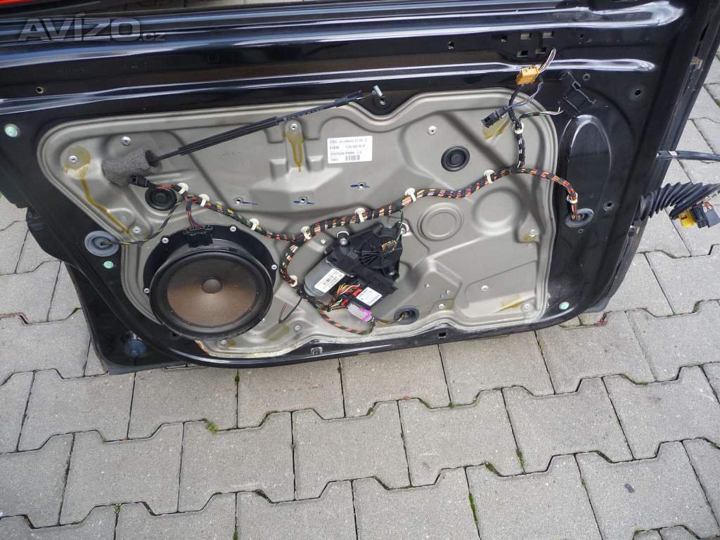 Foto inzerátu ŠKODA OCTÁVIA 2 COMBI - DVEŘE,tapce,zrcátko