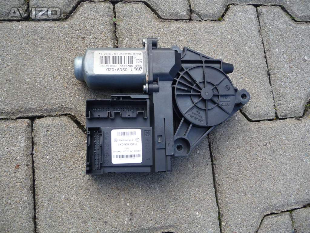 Foto inzerátu ŠKODA OCTÁVIA 2 COMBI - DVEŘE,tapce,zrcátko