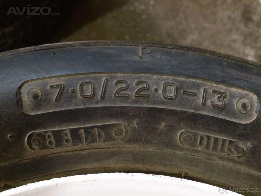 Závodní slick Avon 7.0/22.0-13