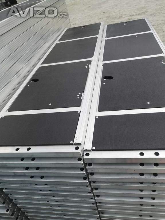 Foto inzerátu vhodné na štítové stěny  Lešení na štít 8,3X12,5 různé rozměry