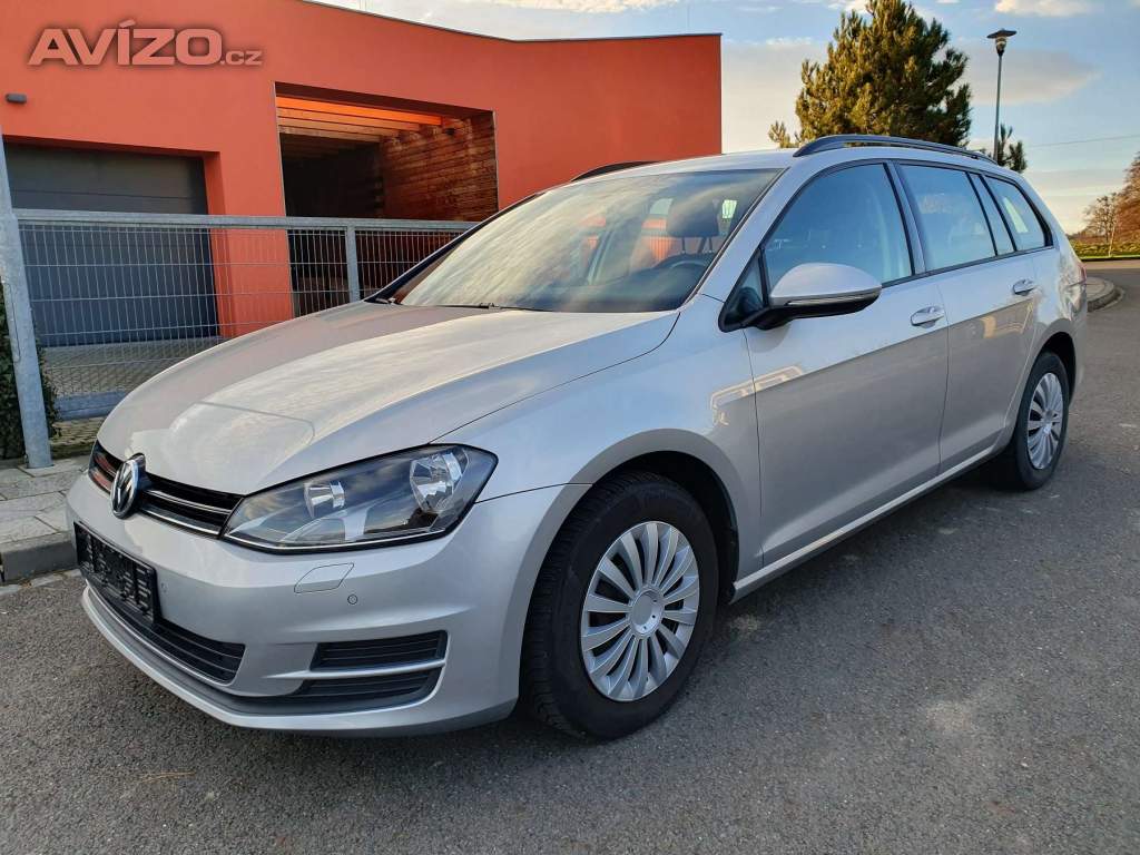 VOLKSWAGEN GOLF 1.6 TDI SERVISKA, DPH, NAVI, KRÁSNÝ