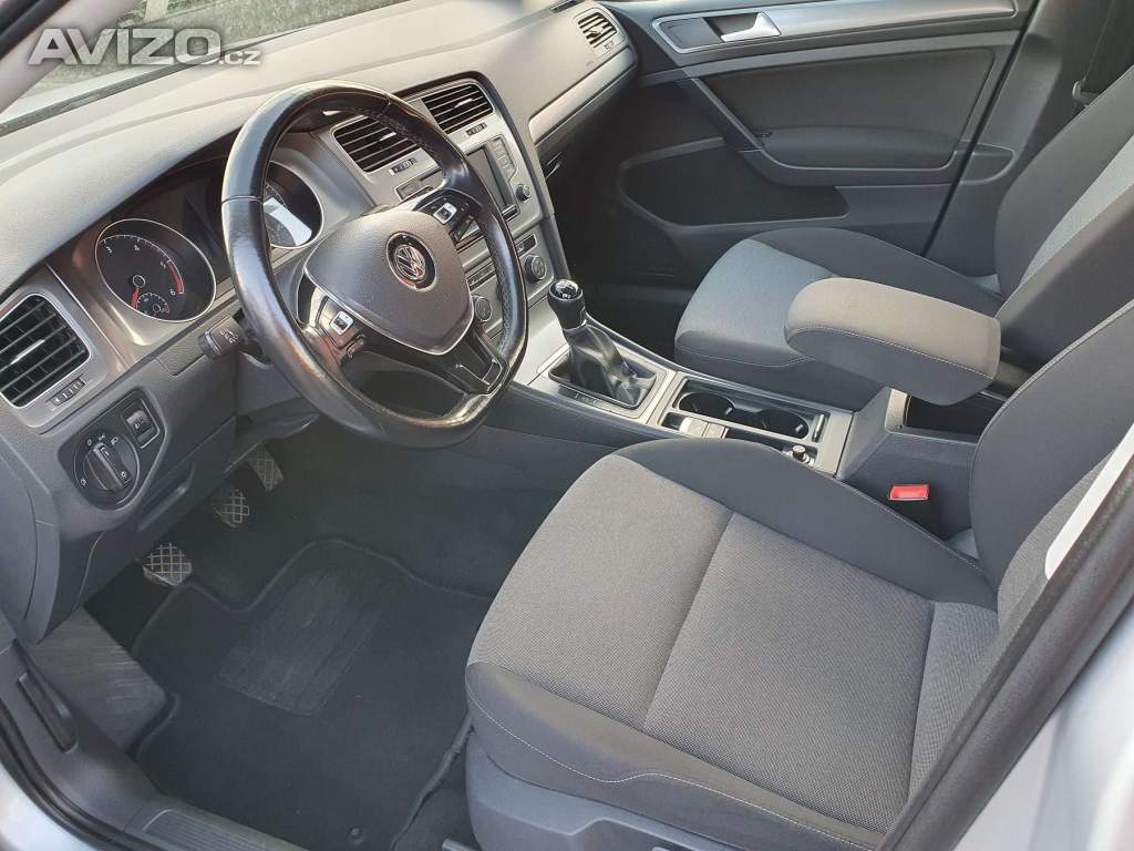 Foto inzerátu VOLKSWAGEN GOLF 1.6 TDI SERVISKA, DPH, NAVI, KRÁSNÝ